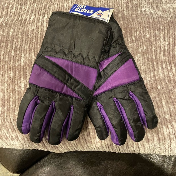 Ski Gloves - Picture 1 of 3